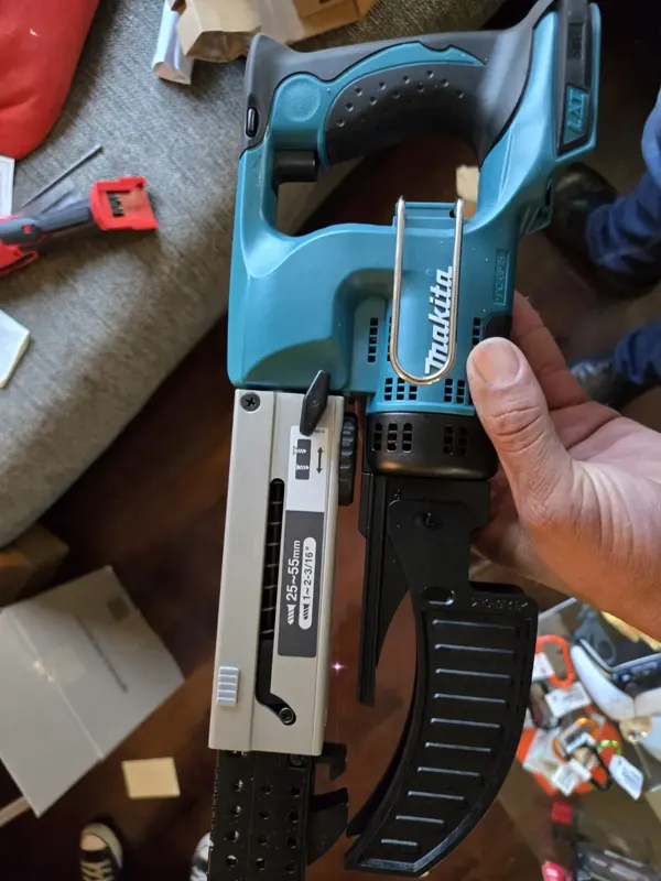 Drywall autofeed screw gun